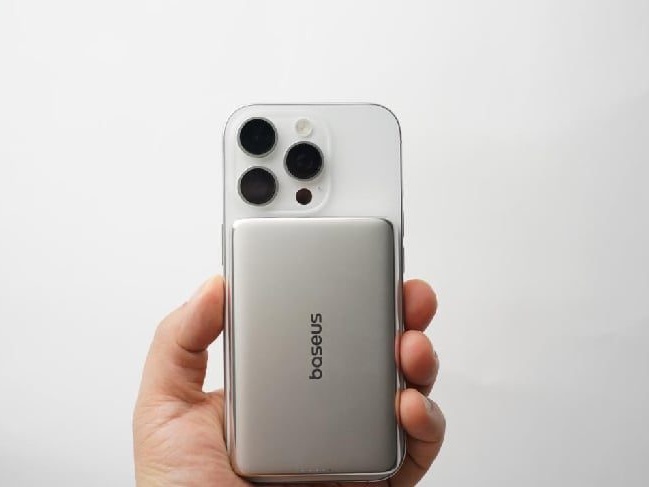 薄如卡片 低温来电！倍思 PicoGo 卡片磁吸充电宝评测：iPhone 用户的随身续航神器
