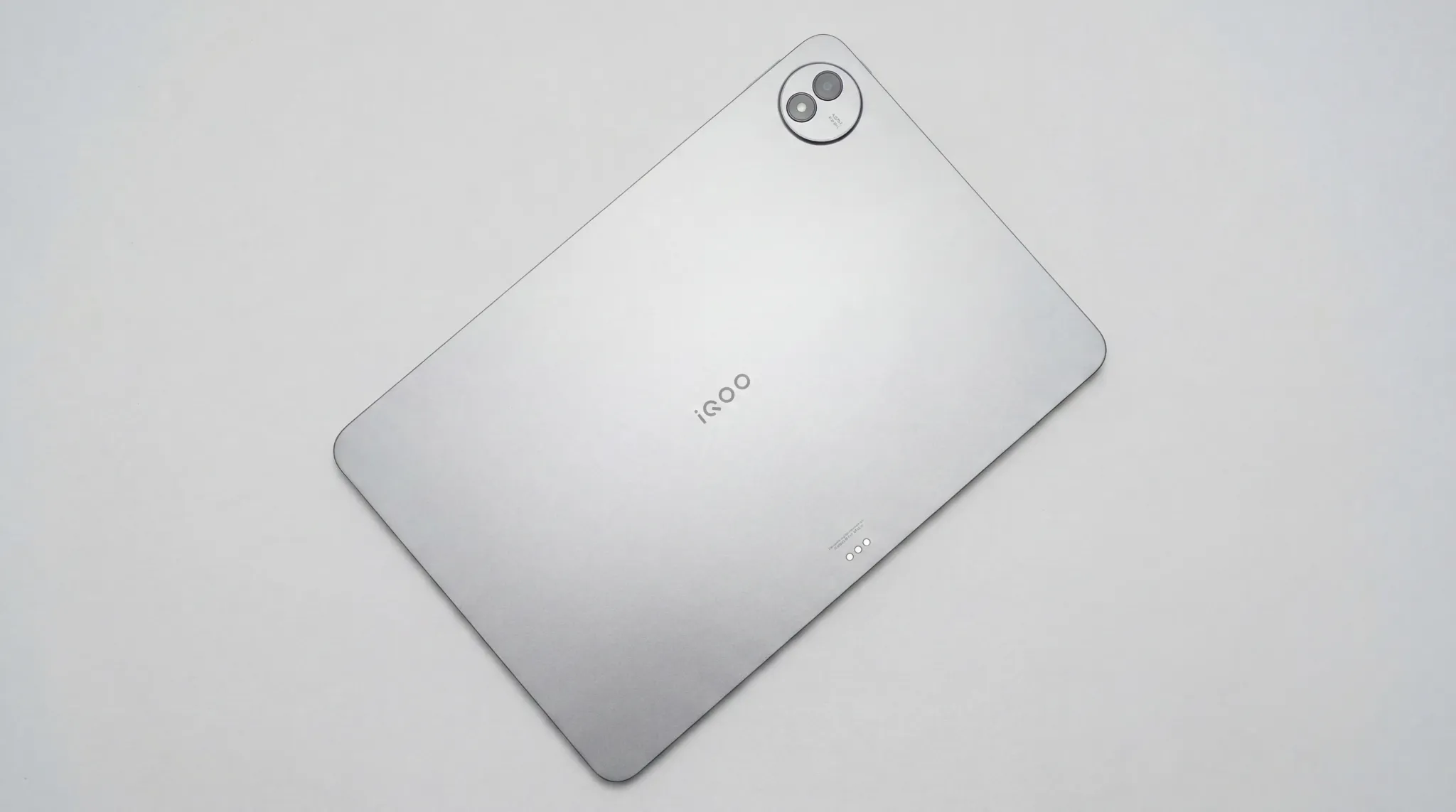 iQOO Pad6 Pro 图赏：13.2 英寸 4K 巨幕，全金属机身的电竞旗舰